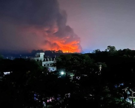 Десетки загинали и над 150 ранени при експлозия и пожар в Бангладеш