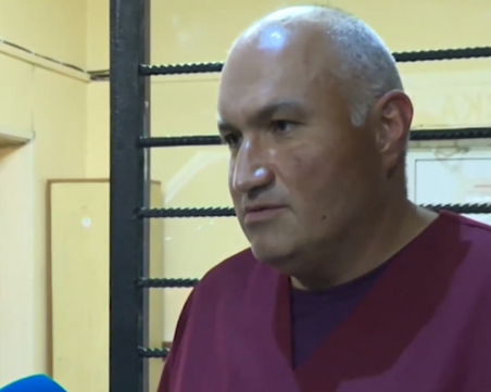 Нападнатият лекар от Самоков: Тълпа от хора разбиха вратата, десетки хора се нахвърлиха върху нас