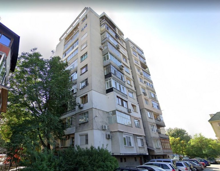 Високият блок в район „Западен” на улица „Иван Стефанов Гешев”