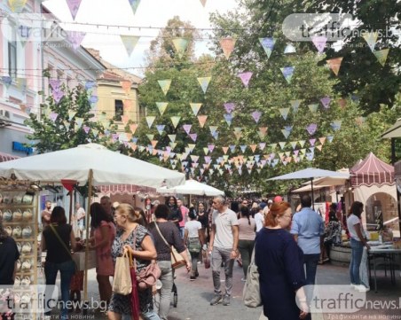 Артисти от България, Турция и САЩ забавляват гостите на Капана Фест в Пловдив