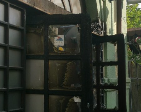 Подпалвачът на българския център в РМС бил с маска и колело