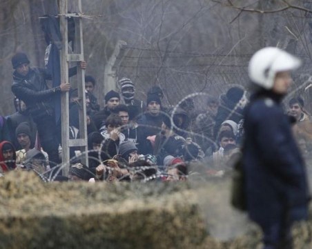 Само за ден: Задържаха близо 1700 нелегални мигранти в Истанбул