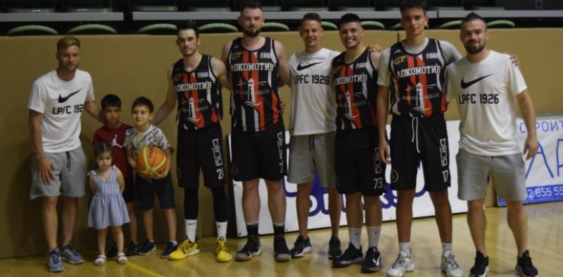 Футболисти на Локомотив уважиха официалното представяне на баскетболния тим на 