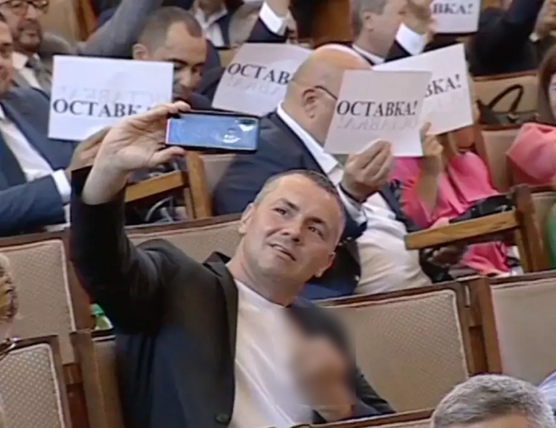 Ицо Хазарта е дарил всичките си депутатски заплати за деца в социални домове