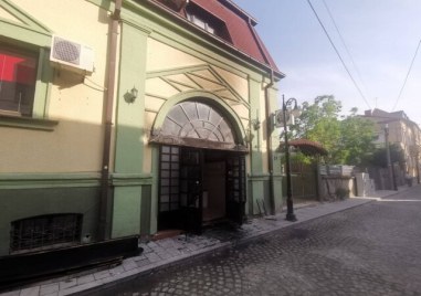 Извършителят запалил входната врата на Културния дом Иван Михайлов в