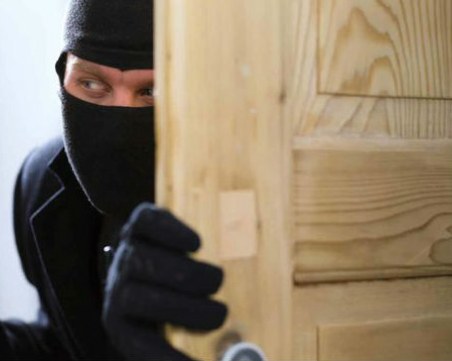 Арестуваха двама апаши в Първомай