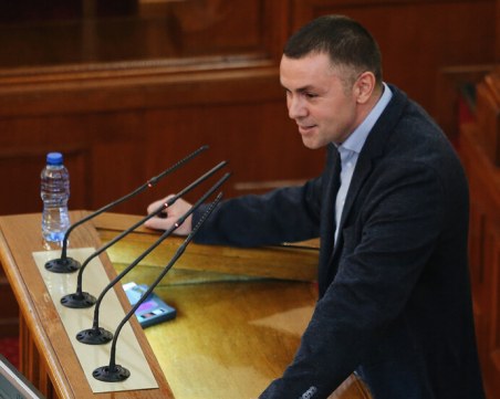 Какво свърши Ицо Хазарта в парламента? 40 000 лева за един автограф