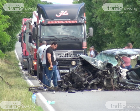 Колата от катастрофата с жертва между Карлово и Баня е смачкана до неузнаваемост