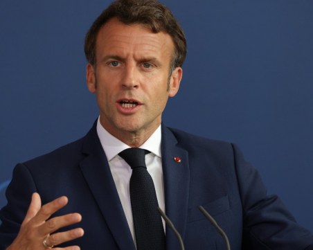 Макрон готов за преговори със Скопие и София