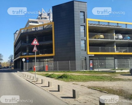 Многоетажният паркинг в Смирненски тъне в мизерия и разруха, от ОП 