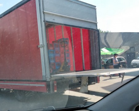 Пловдивчанин преподава неправилно паркиране пред Първо РУ