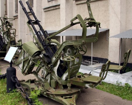 Задигнаха картечници от военния завод 