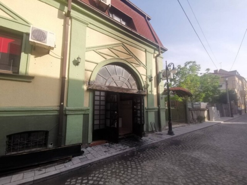 Извършителят, запалил входната врата на Културния дом „Иван Михайлов” в
