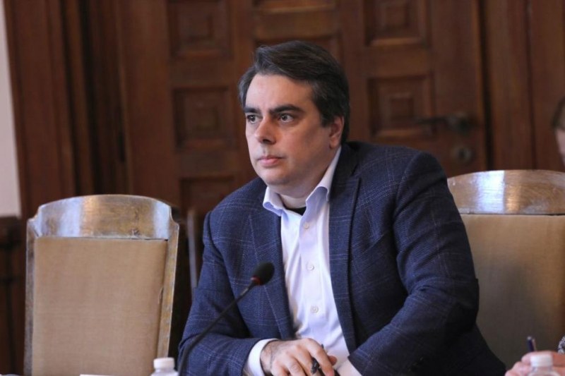 Асен Василев: От политически решения зависи как бизнесът ще се справи с кризата