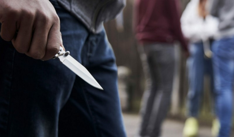 Пловдивчанин заплаши с нож съседката си в Пловдив. Скандалът възникнал
