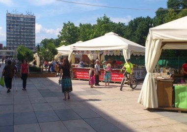 Алея на книгата стартира тазгодишния си маршрут от Пловдив заедно