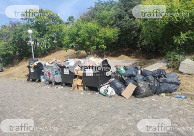 Контейнерите в близост до Младежкия хълм буквално преливат от отпадъци