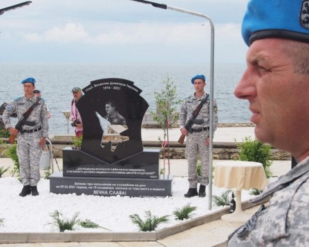 Откриха паметна плоча на загиналия край Шабла военен пилот Валентин Терзиев