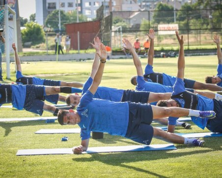 Спецов заплаши 