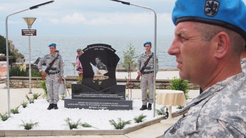 Откриха паметна плоча на загиналия край Шабла военен пилот Валентин Терзиев
