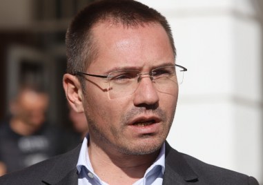 Българският представител в Европейския парламент и съпредседател на ВМРО Ангел Джамбазки сигнализира