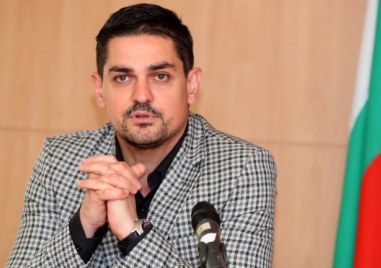 Министърът на младежта и спорта Радостин Василев от Има такъв