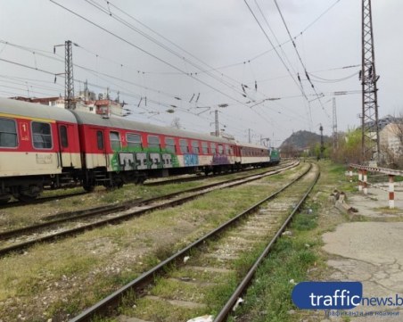 Локомотиви свириха в памет на загиналите машинисти в цялата страна