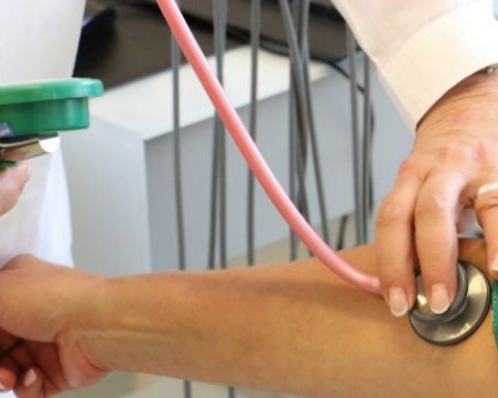 Бавят плащането на пловдивските лекари, оказали помощ на бежанци