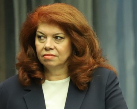 Илияна Йотова: Служебното правителство трябва да се избегне