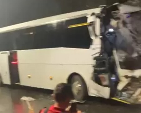 Националите катастрофираха в Грузия, Неделев е в болница