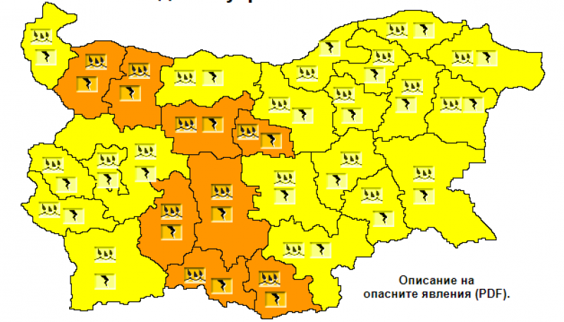Валежите в Пловдив продължават, остава в сила оранжев код