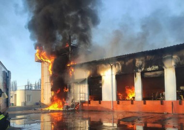 Обстрелът от руските войски на химическия завод Азот в Северодонецк