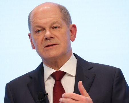 И немският канцлер идва в София заради спора със Скопие