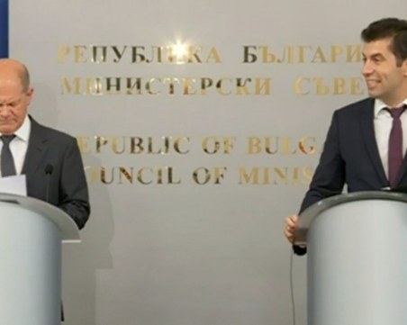 Кирил Петков пред Олаф Шолц: Трябва да напреднем в преговорите със С. Македония, но с нашите условия