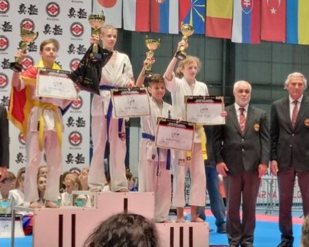 Малките каратеки от Пловдив завоюваха три трети места от Европейско по Киокушин