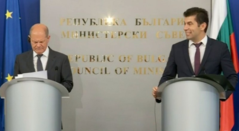 Кирил Петков пред Олаф Шолц: Трябва да напреднем в преговорите със С. Македония, но с нашите условия
