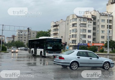 Втори ден светофарите на кръстовището на кметството в Тракия не