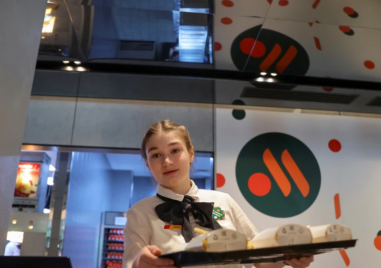Ресторантите на Макдоналд отново отвориха врати в Москва в неделя