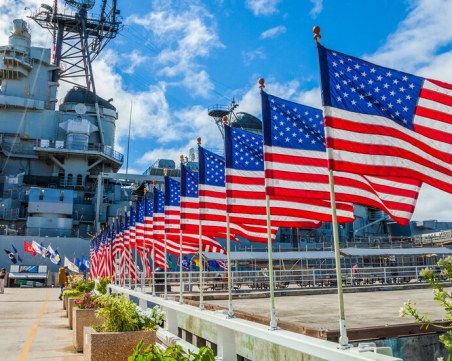 Американските ВМС преустановяват полетите на авиацията заради катастрофи