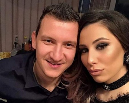 Тодор Неделев е изведен от интензивното, чака да пристигне приятелката му