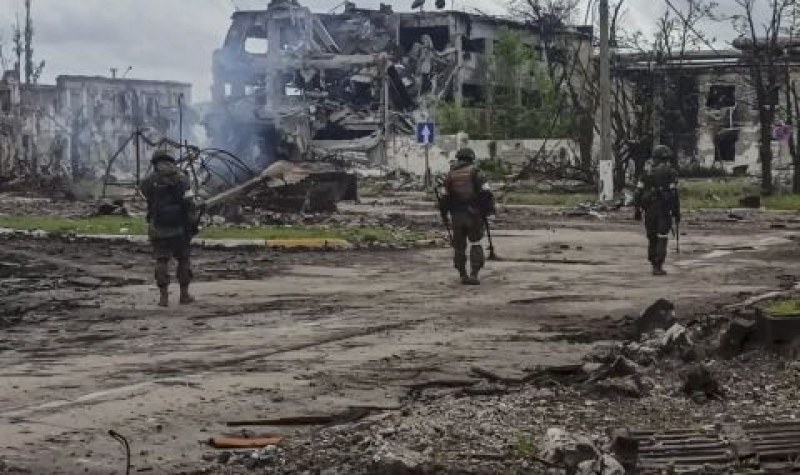 Тежки боеве и обсада на химически завод в Северодонецк