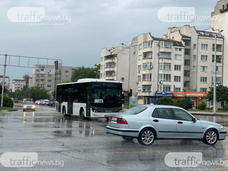 Втори ден светофарите на кръстовището на кметството в Тракия не