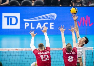 Мъжкият национален отбор по волейбол на България се бори но