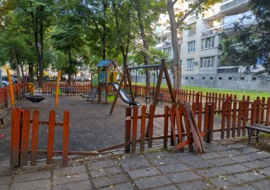 Жертва на поредната вандалска проява стана детската площадка на ул