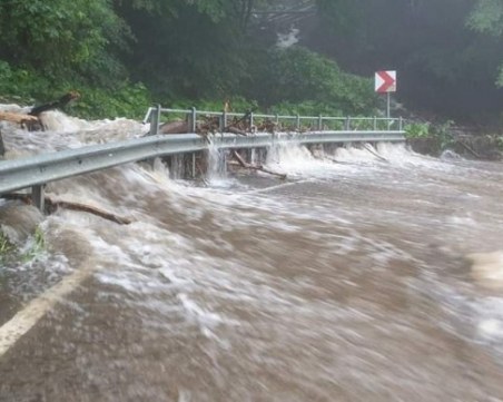 Метеоролози: Валежите от последните дни са внушителни, на места стигнаха почти 200 л./кв.м