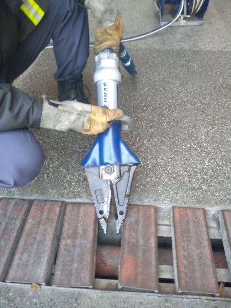 Пловдивски пожарникари помогнаха на 7-годишно дете, заклещено в решетка на шахта