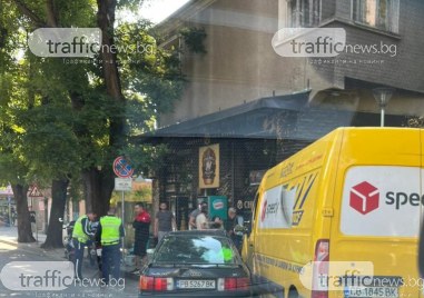 Бус и лек автомобил се блъснаха в центъра на Пловдив