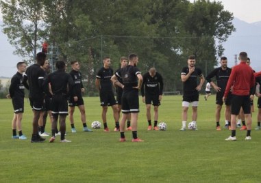 Локомотив започна вчера подготвителния си лагер преди началото на сезона