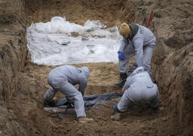 За седем тела открити в понеделник в новооткрит гроб близо