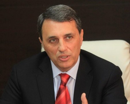 Бившият шеф на БАБХ не се яви на изслушването в парламента за подкупа